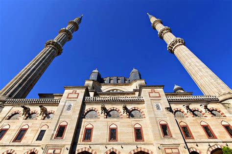  La Mosquée de Selimiye Une Ode à l'Architecture Islamique et un Triomphe de la Géométrie Sacrée!