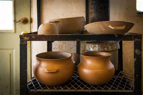 The Bean Pot Une Réflexion Sur la Vie Quotidienne et le Caractère Intemporel de l'Artisanat !